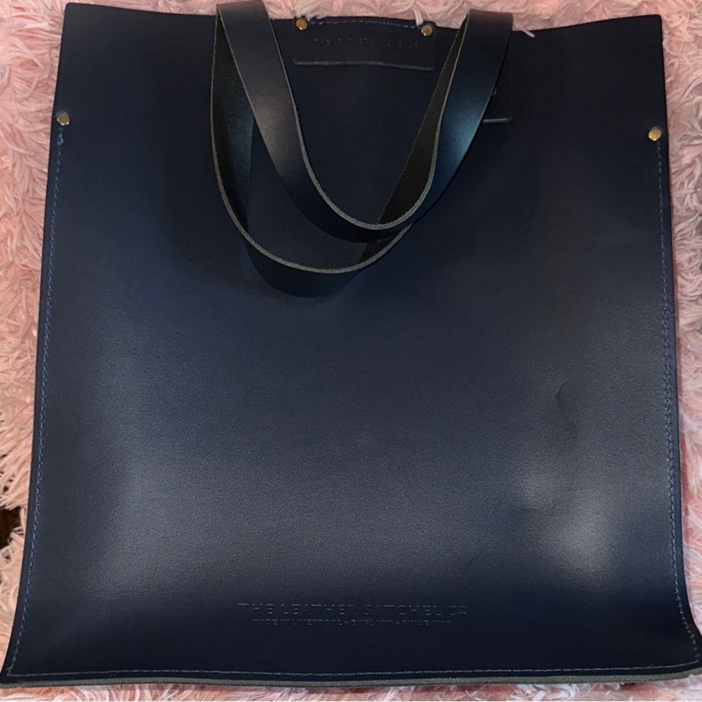 The Satchel Leather Co: Elegant Navy Blue Leather Tote Bag - Picture 3 of 14